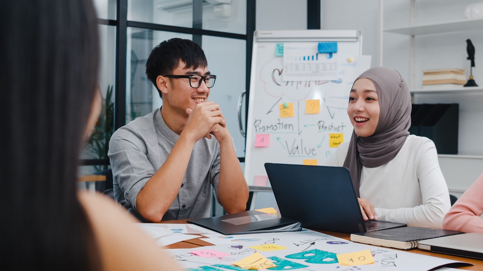 Employee Branding Adalah: Kenali Definisi, Tujuan, dan Caranya!