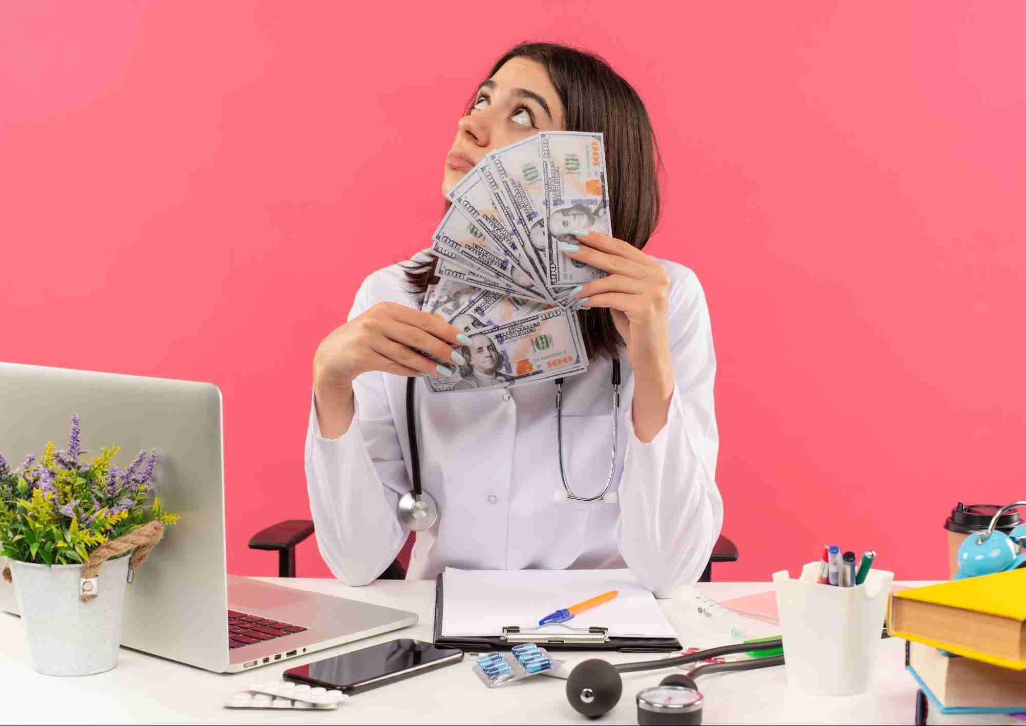 Apa Itu Salary? – Arti, Komponen, Perbedaannya dengan Upah