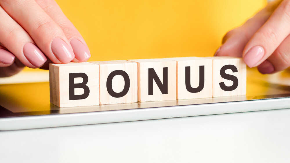 Bonus Akhir Tahun: Aturan, Rumus,  dan Cara Hitungnya