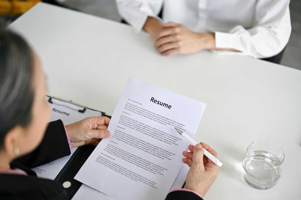 10 Contoh Surat Lamaran Kerja Word, Fresh Graduate, & Bahasa Inggris [Gratis Template]