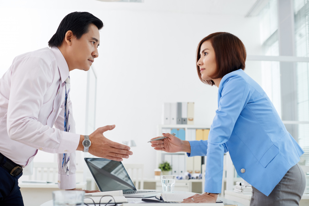 perbedaan Gaji Karyawan Tetap dan Kontrak