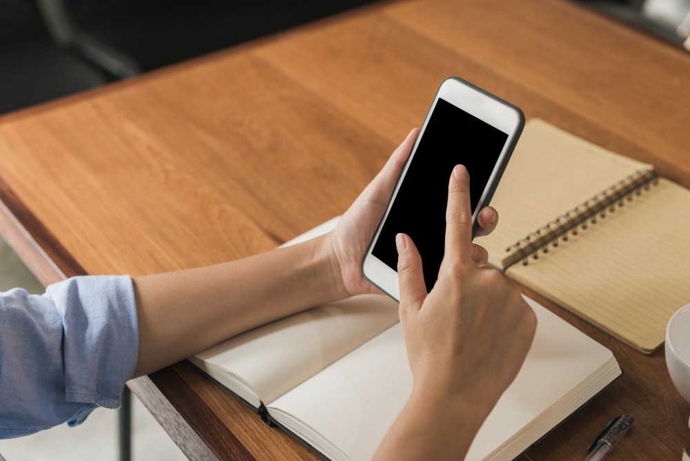 Cara Membuat Absensi di WhatsApp (Format Chat & Poll) untuk Karyawan