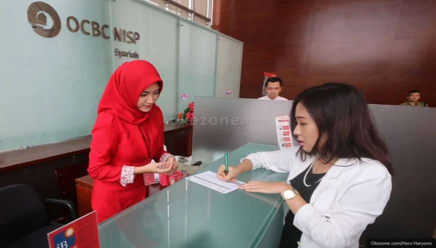 Karyawan Bank OCBC