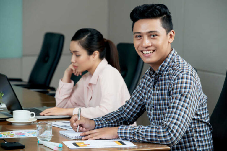 gaji staff administrasi