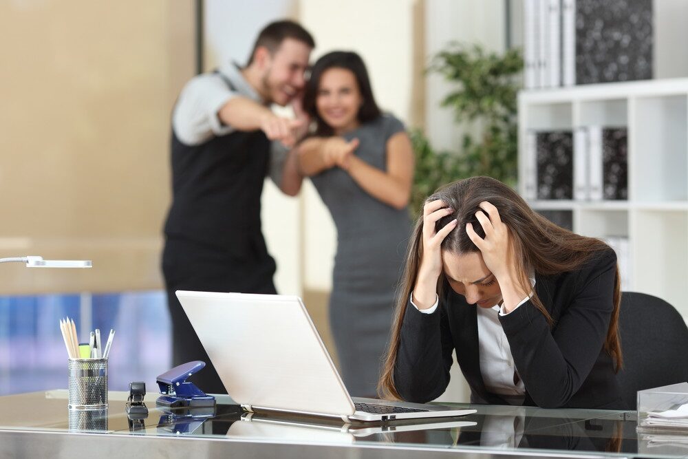 15 Cara Mengatasi Teman Kantor Toxic agar Tidak Mengganggu
