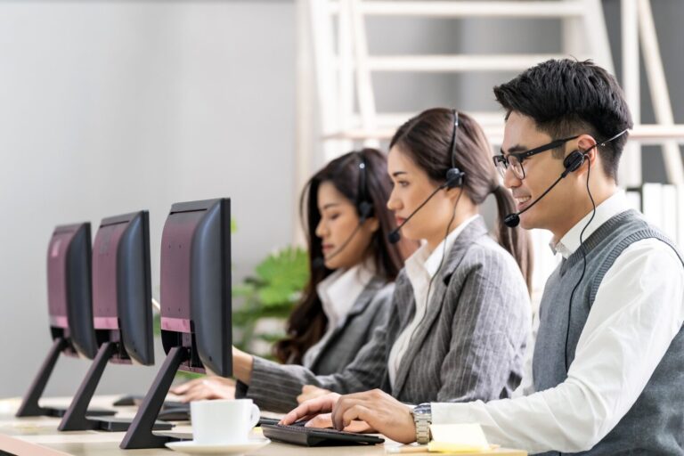 gaji customer service