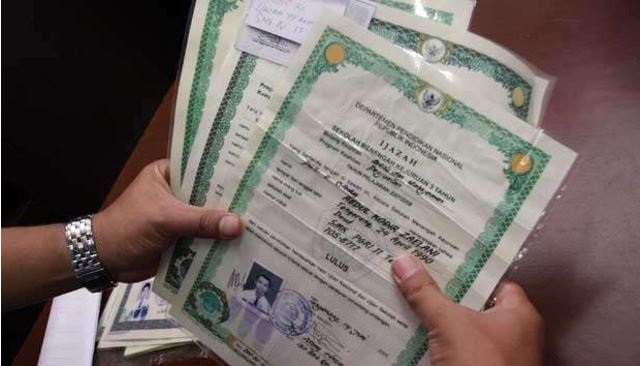apakah perusahaan boleh menahan ijazah