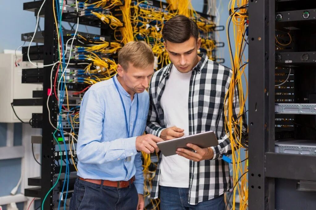 Gaji Network Engineer Berdasarkan Industri