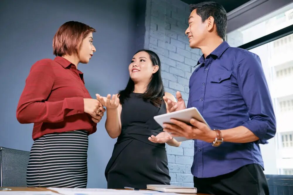Gaji Public Relations Berdasarkan Industri