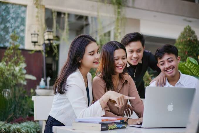 Cara HRD Memantau Produktivitas Karyawan yang Memiliki Side Hustle