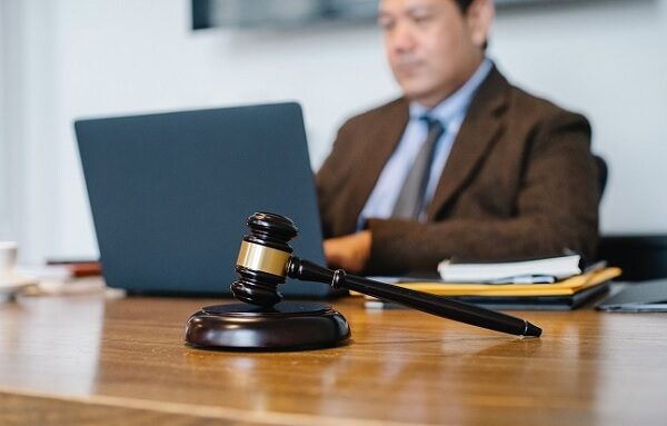 Gaji Legal Staff di Indonesia & Tunjangannya, Capai Rp30 Juta!