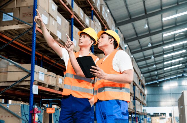 Apa Itu Warehouse Staff