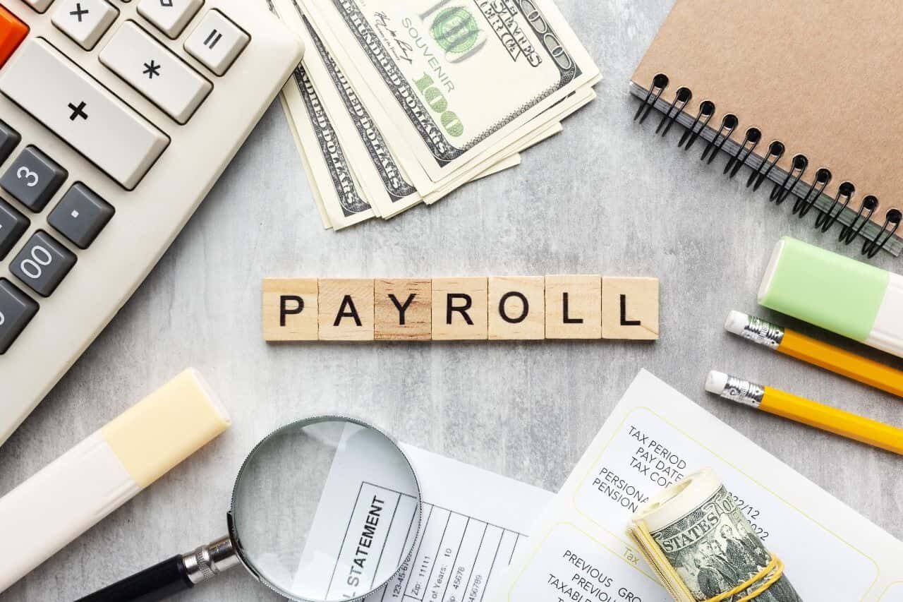 Payroll Outsourcing vs In-House Payroll: Mana yang Lebih Efisien?