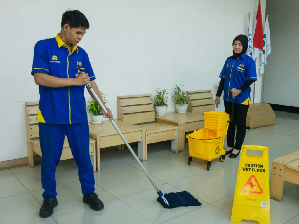 Gaji Cleaning Service Berdasarkan Industri